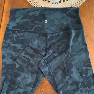 Lululemon Camo High-Waist Leggings — Black/Charcoal SZ 10 - 28” inseam
